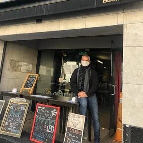 Cocodrilo, el boliche nocturno que ahora vende café con leche para sobrevivir