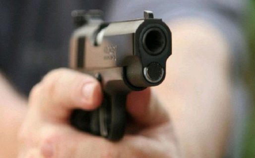 Policía ebrio a los tiros contra vivienda de parientes de un asesino