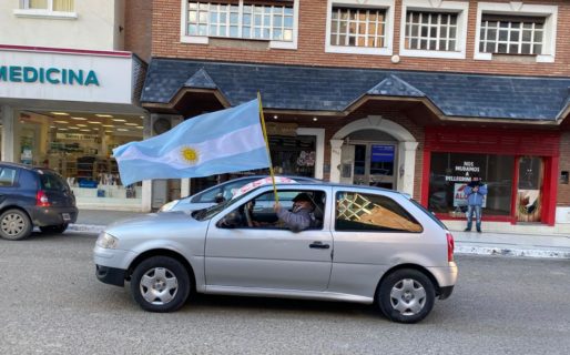 Agentes policiales retirados reclamaron el pago de salarios adeudados