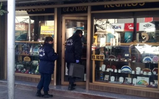 Un hombre finge un infarto en medio del robo a su relojería