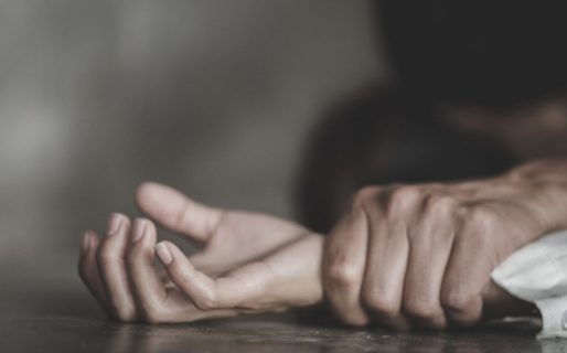 Violaron a una mujer delante de sus hijos