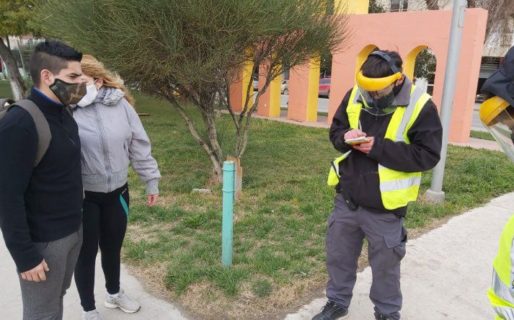 Personal de Tránsito y la Policía controlan el uso de tapabocas en Comodoro