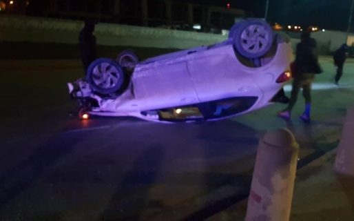 Se durmió al volante y volcó en avenida Ducós