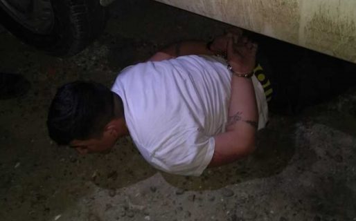 Quiso robar en un auto y terminó apresado