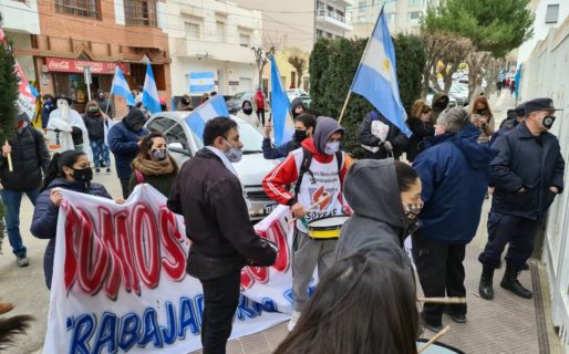 Trabajadores marchan en reclamo hacia la Municipalidad