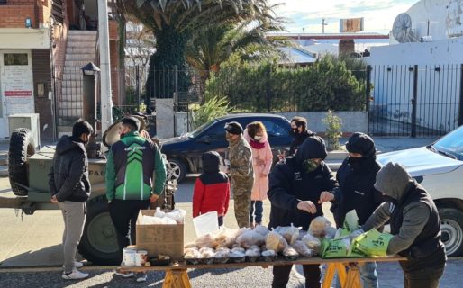Trabajadores petroleros entregaron chocolate y golosinas en zona norte