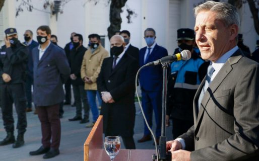 Arcioni entregó armamento especial a la Policía del Chubut