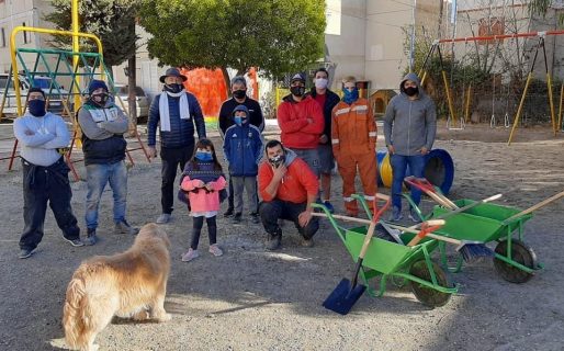 Linares y Macharashvili visitaron las 1008 y colaboraron con el embellecimiento del barrio
