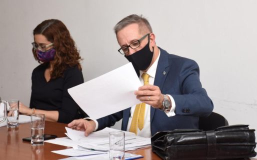 El tope salarial al sector estatal sería una de las alternativas para cuidar el gasto público