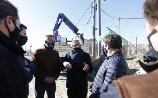 Arcioni recorrió obras eléctricas en Comodoro