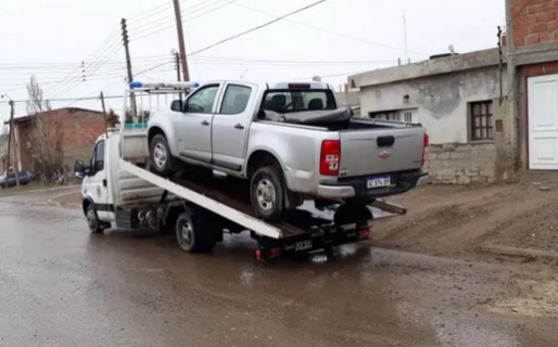 Recuperaron elementos robados y secuestraron una camioneta