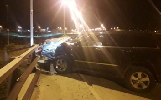 Dos camionetas chocaron en el ingreso a Rada Tilly