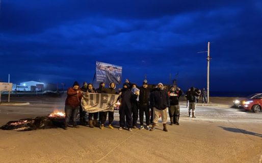 Estibadores reclaman que los barcos descarguen en el Puerto local