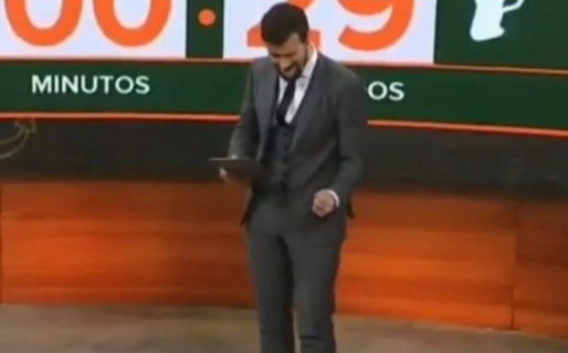 Diego Leuco hizo un gesto de celebración cuando anunciaban que podría haber un nuevo pico de casos