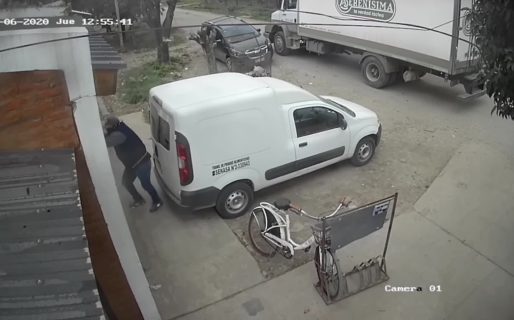 Un motochorro asaltó un camión, persiguió al chofer y le gatilló pero el tiro no salió