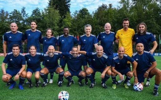 Macri jugó un partidito en medio de la pandemia