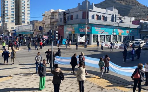 Manifestación de estatales por el atraso en el pago de salarios por parte del Gobierno Provincial