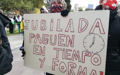 Chubut en crisis: Arcioni decidió desdoblar el pago de los haberes de Junio a jubilados del 3° rango