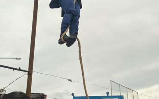 A su estilo, Massoni supervisó entrenamiento de cadetes policiales