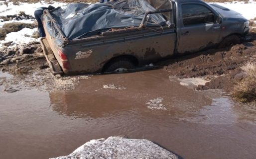 Tras las fuertes nevadas, el deshielo también complica en Cushamen y Lago Blanco