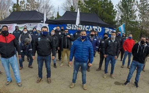 Petroleros Privados acampan frente a oficinas de Sinopec