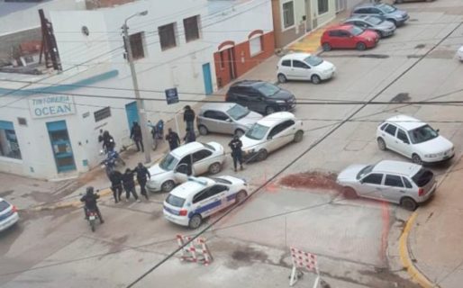 Remisero amenazó con un cuchillo a un policía de civil y terminó preso
