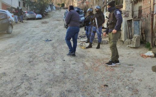 Violó la prohibición de acercamiento y se llevó a sus hijos a la fuerza