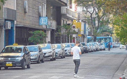 Una empleada doméstica robó 100 mil dólares, compró autos, viajó a Disney, pero no irá presa