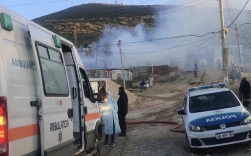 Dos viviendas fueron consumidas por el fuego en barrio Las Flores