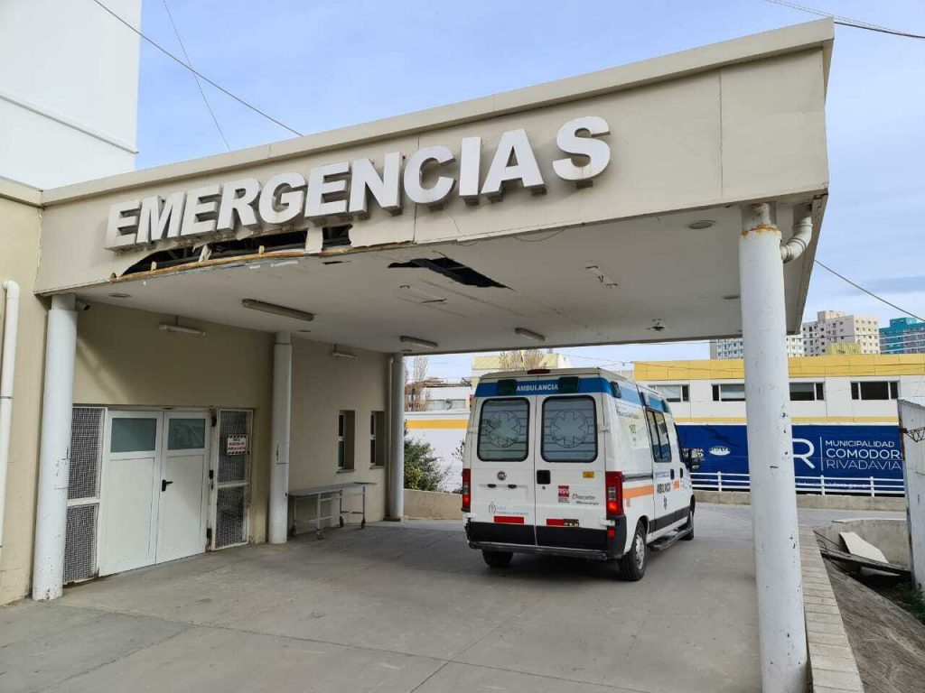 Un hombre ingresó al hospital con una herida de arma blanca: Tres ...