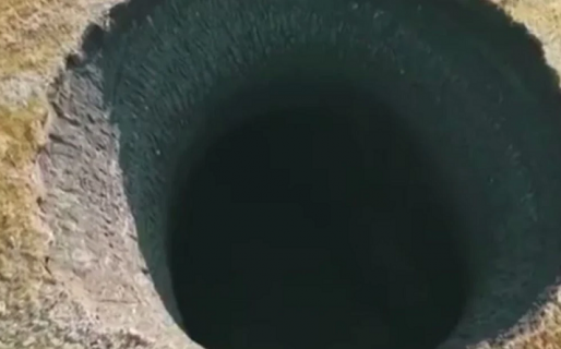 Apareció otra “puerta del infierno” en Rusia: un inquietante cráter gigante