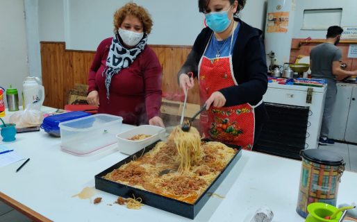 En Palazzo, todos los sábados reparten viandas para 140 personas