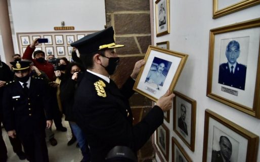 Retiraron los cuadros de Juan Ale en la Jefatura de Policía