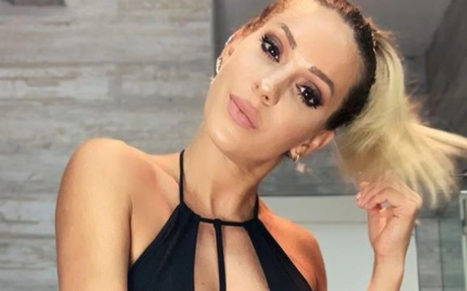 Noelia Marzol y su look más jugado: una pechera de cadenas sobre la piel