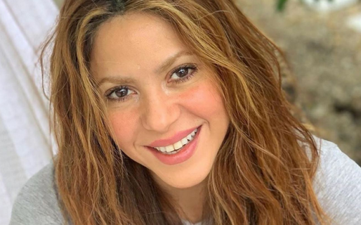 Shakira posó con una bikini XS con flecos diseñada por ella