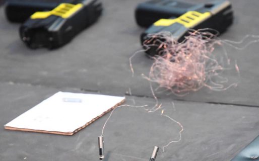 Tras el crimen del policía en Palermo, se reaviva el debate por las pistolas Taser