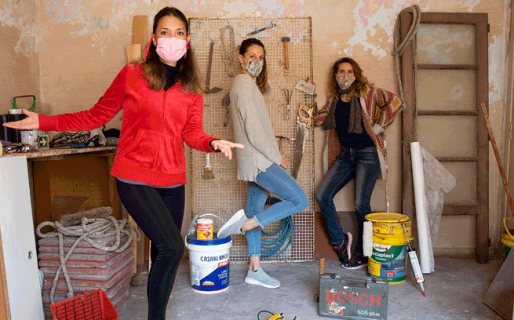 Tres vecinas aprovecharon la cuarentena para cambiarle la cara a su edificio