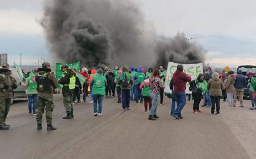 El Gobierno propuso pagar los sueldos adeudados en cuotas y ATE responde con paro y asamblea permanente