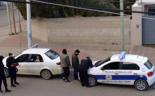 Multarán a quienes circulen dentro de un vehículo sin tapaboca