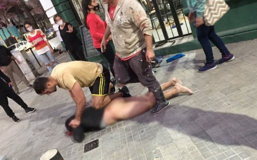 Golpearon y desnudaron a un ladrón que intentó robarle a una mujer embarazada