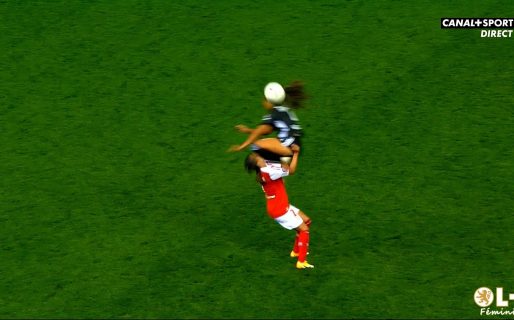 Una jugadora de fútbol femenino terminó en el hospital por una brutal patada