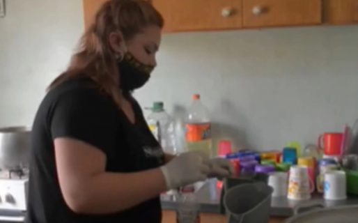 Cobraron el IFE y abrieron un merendero donde reciben a más de 40 chicos