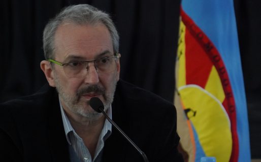El ministro Puratich será el primer voluntario «cuando llegue la vacuna»