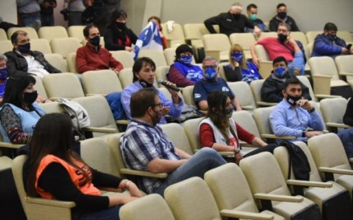 El encuentro entre dirigentes gremiales y funcionarios provinciales continúa mañana