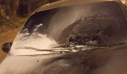 Incendiaron tres vehículos en el barrio Divina Providencia