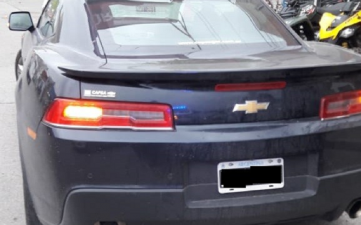 Robaron un millón de pesos de un auto estacionado