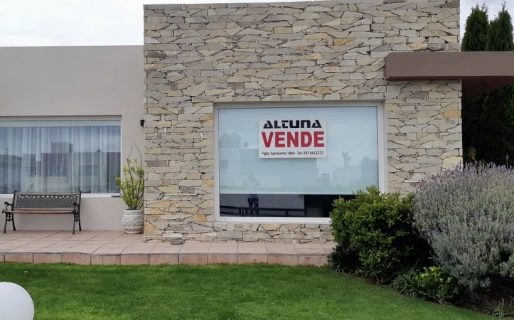 “Antes se vendían dos casas por mes, ahora se vende una cada cuatro meses”