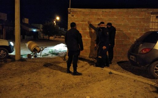 Detienen a un sujeto robando una hormigonera y herramientas de una obra en km. 8