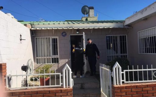 Secuestraron una ametralladora, droga e instrumentos musicales en tres allanamientos