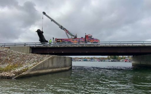 Apareció en el fondo de un lago un Camaro robado hace 32 años